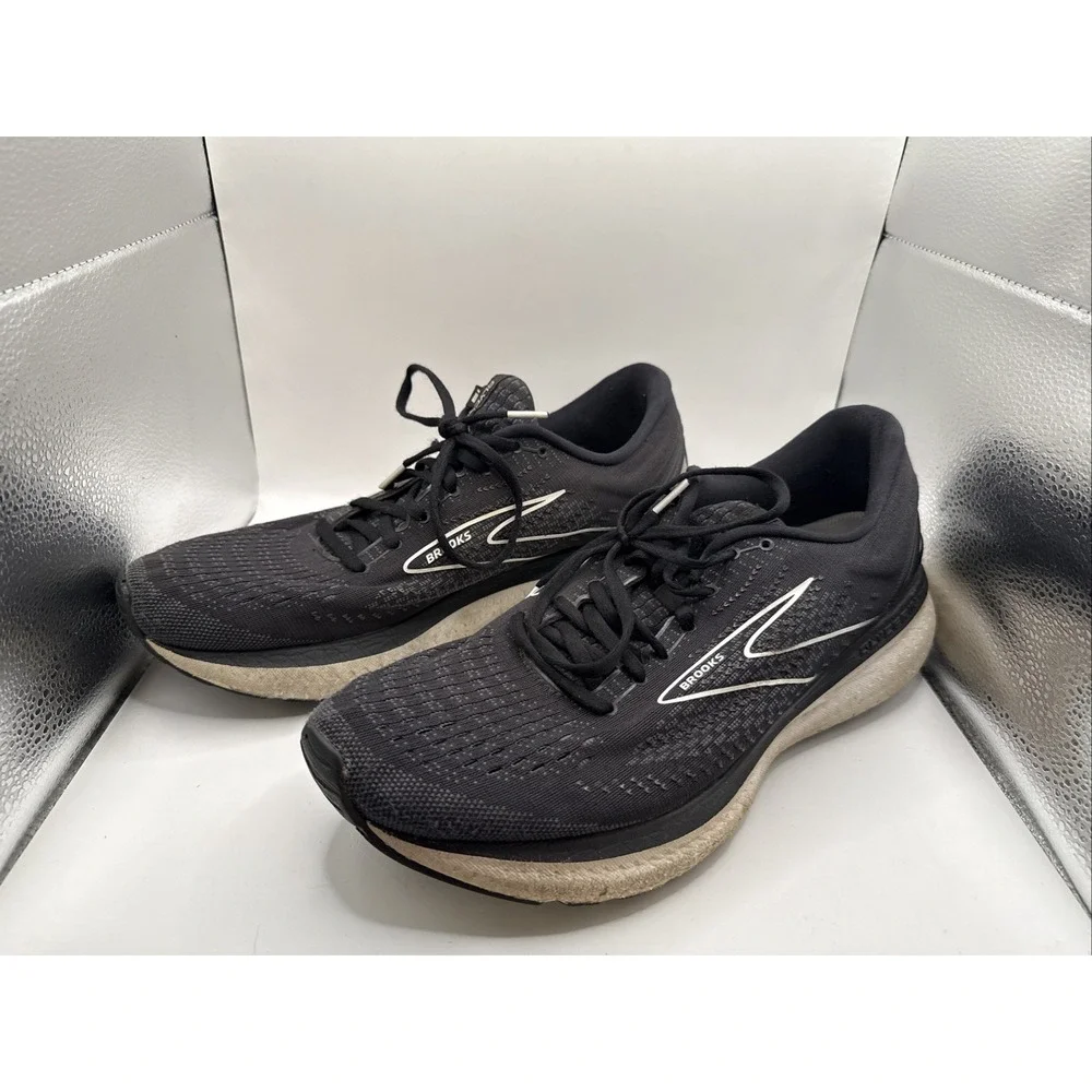 Brooks preowned good